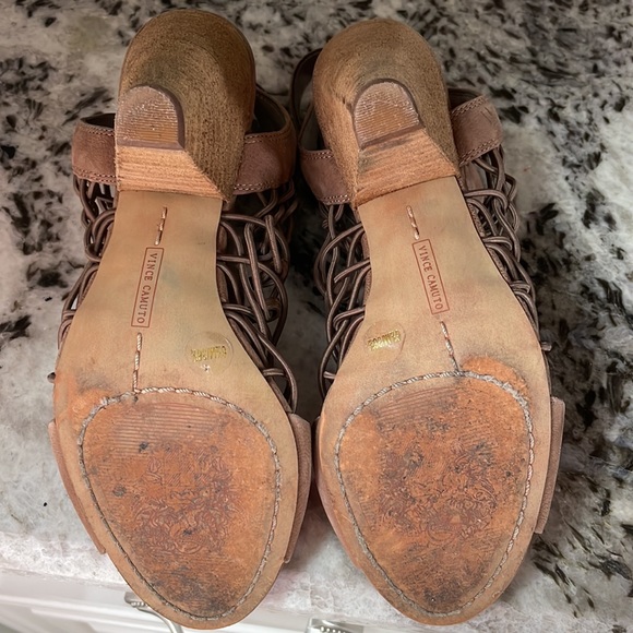 VINCE CAMUTO BOOTIES! Brown leather! Perfect for fall! - Picture 11 of 11